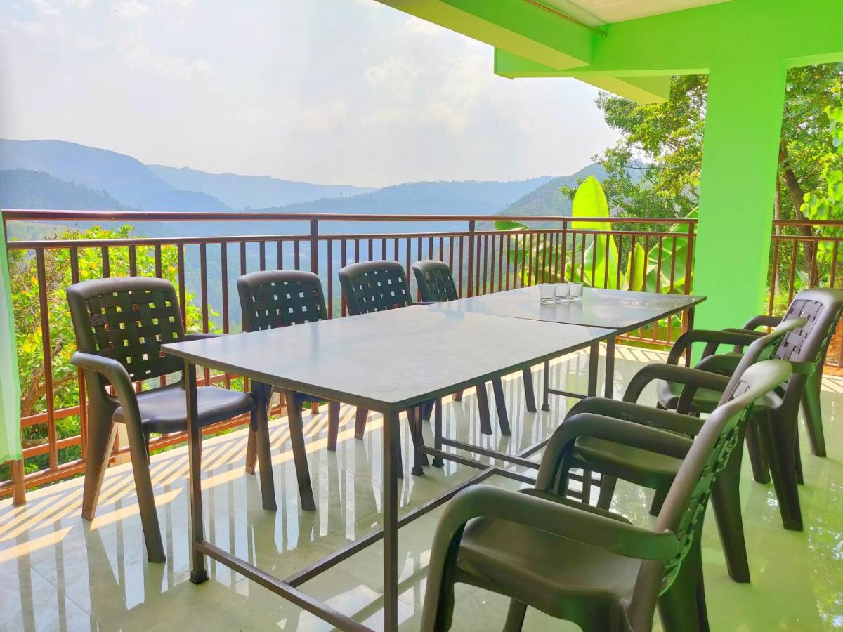 Triple Room with Mountain View