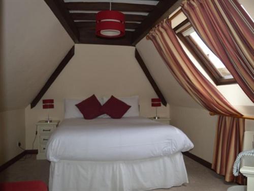 Small Double Room,1589306182:JPEG