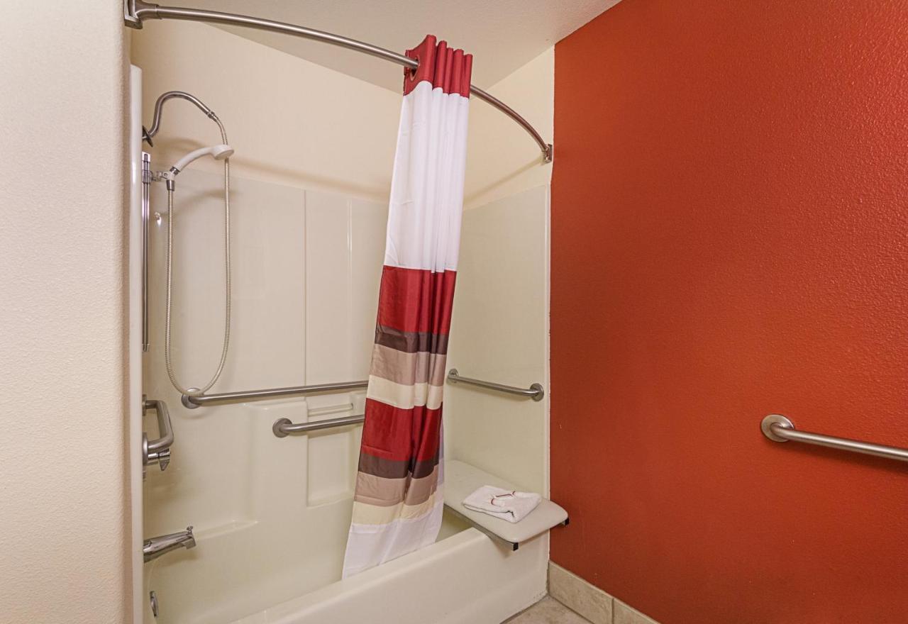 King Room with Bath Tub - Mobility Accessible/Non-Smoking
