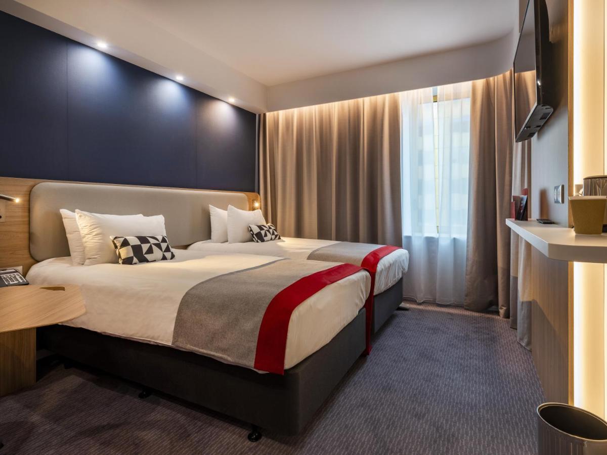 Standard Twin Room with Mountain View