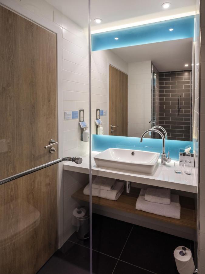 Standard Queen Room - Accessible with Free Breakfast