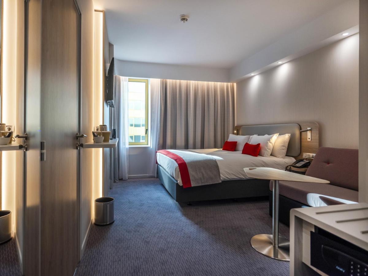 Standard Queen Room with Single Sofa Bed - Free Breakfast