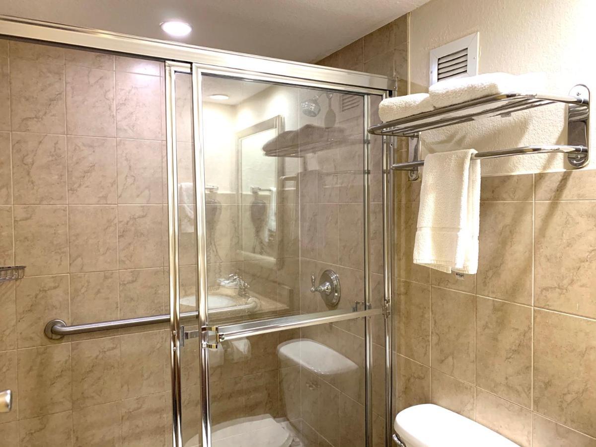 Deluxe Zimmer mit Kingsize-Bett und Whirlpool - Nichtraucher