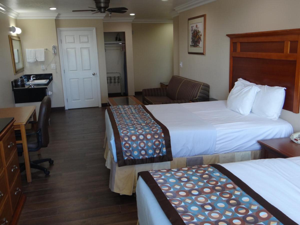 Queen Room with Two Queen Beds - Non-Smoking