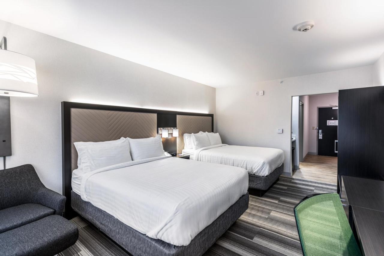 Standard Room with Two Queen Beds