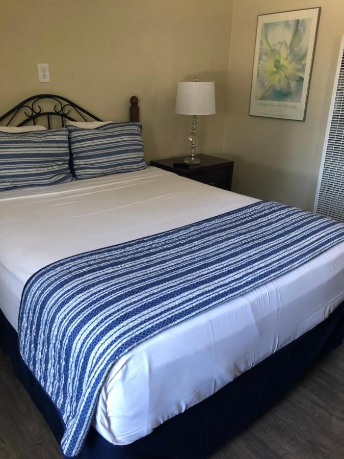 Habitación con cama grande