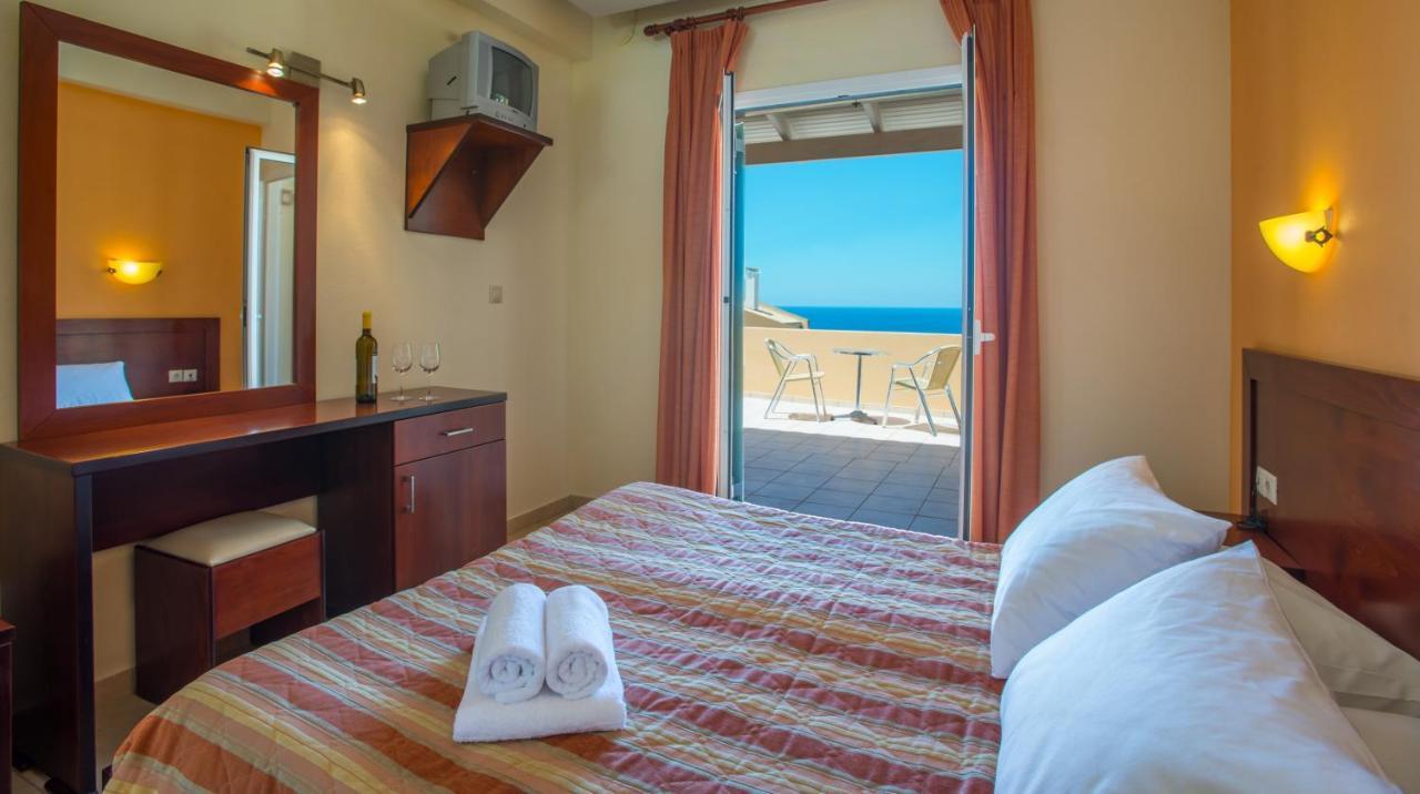 Double or Twin Room with Sea View