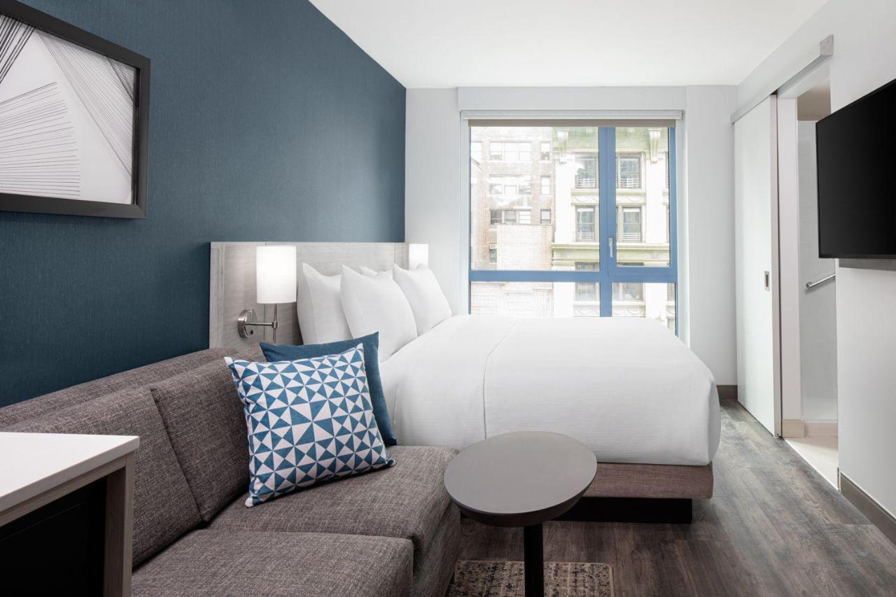 Quarto com Cama King-Size, Sofá-Cama e Vista Panorâmica