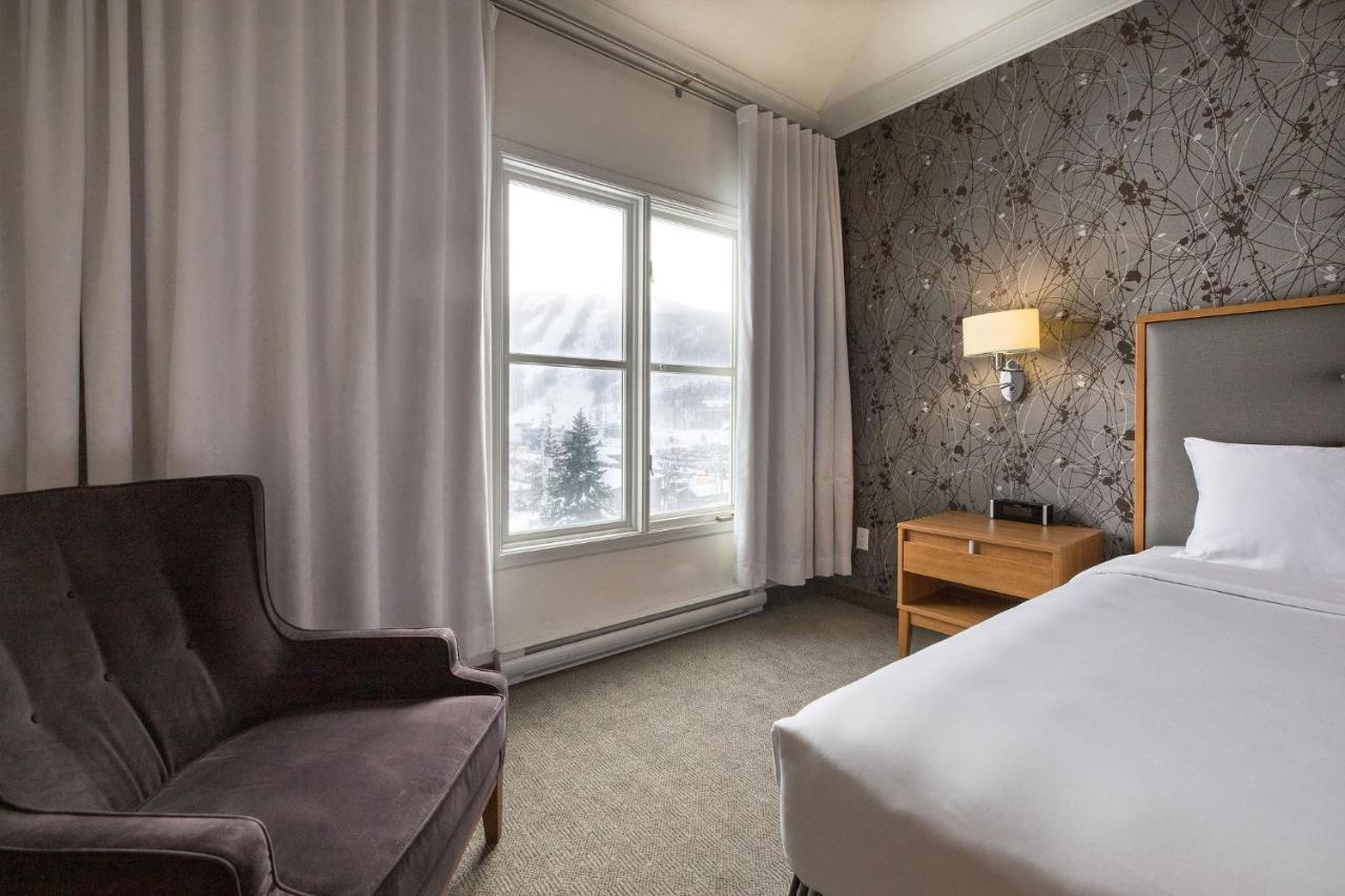 Distinctive suite with 1 King bed and 1 Queen bed mountain view