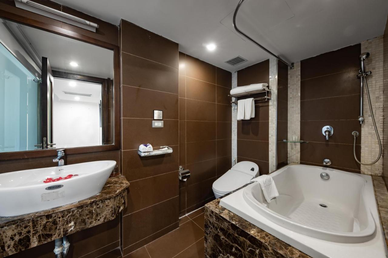 Deluxe Suite with City View