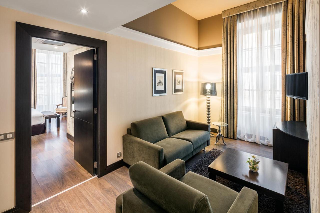 Deluxe Two-Bedroom Suite