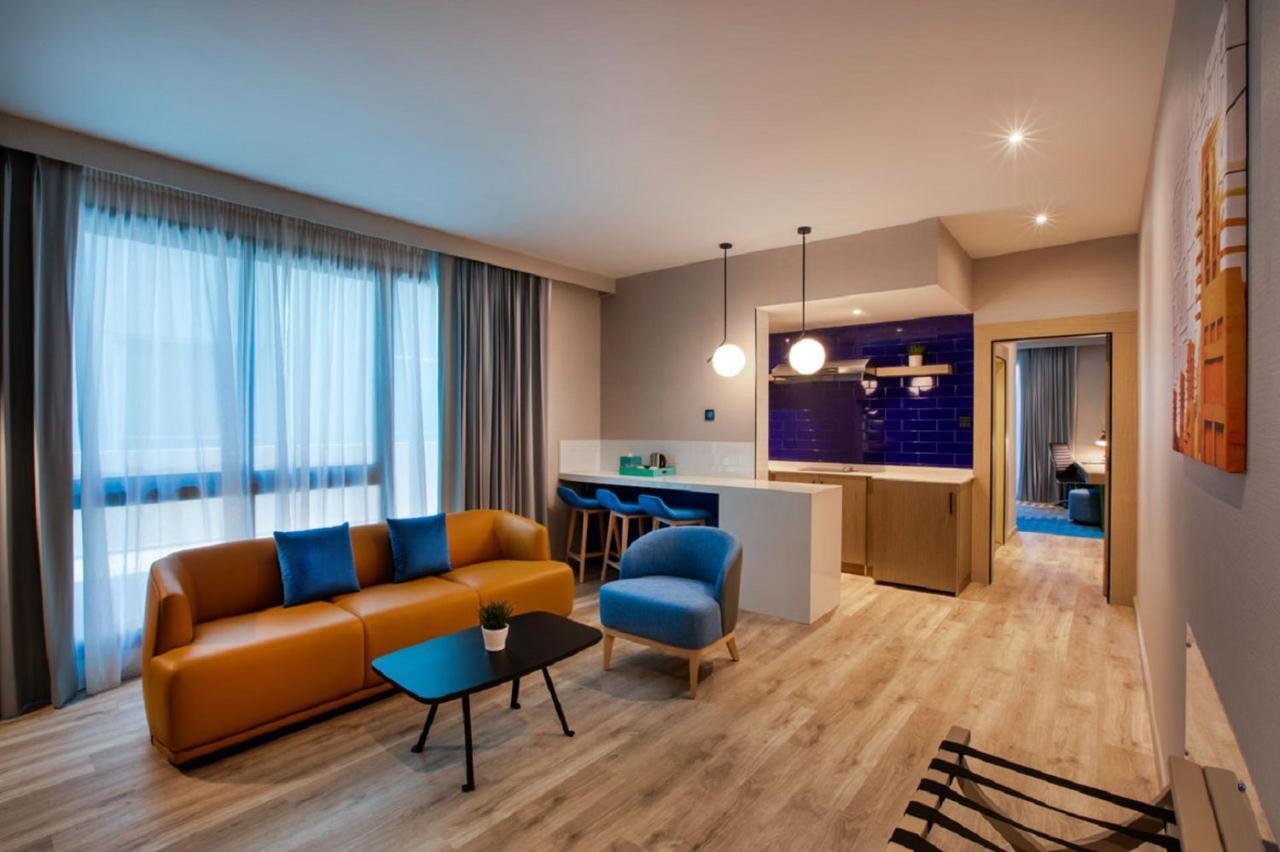 Executive Suite met 1 Kingsize Bed en Kitchenette - Gratis Vervoer naar het Strand La Mer, Dubai Mall/Metrostation Burj Khalifa