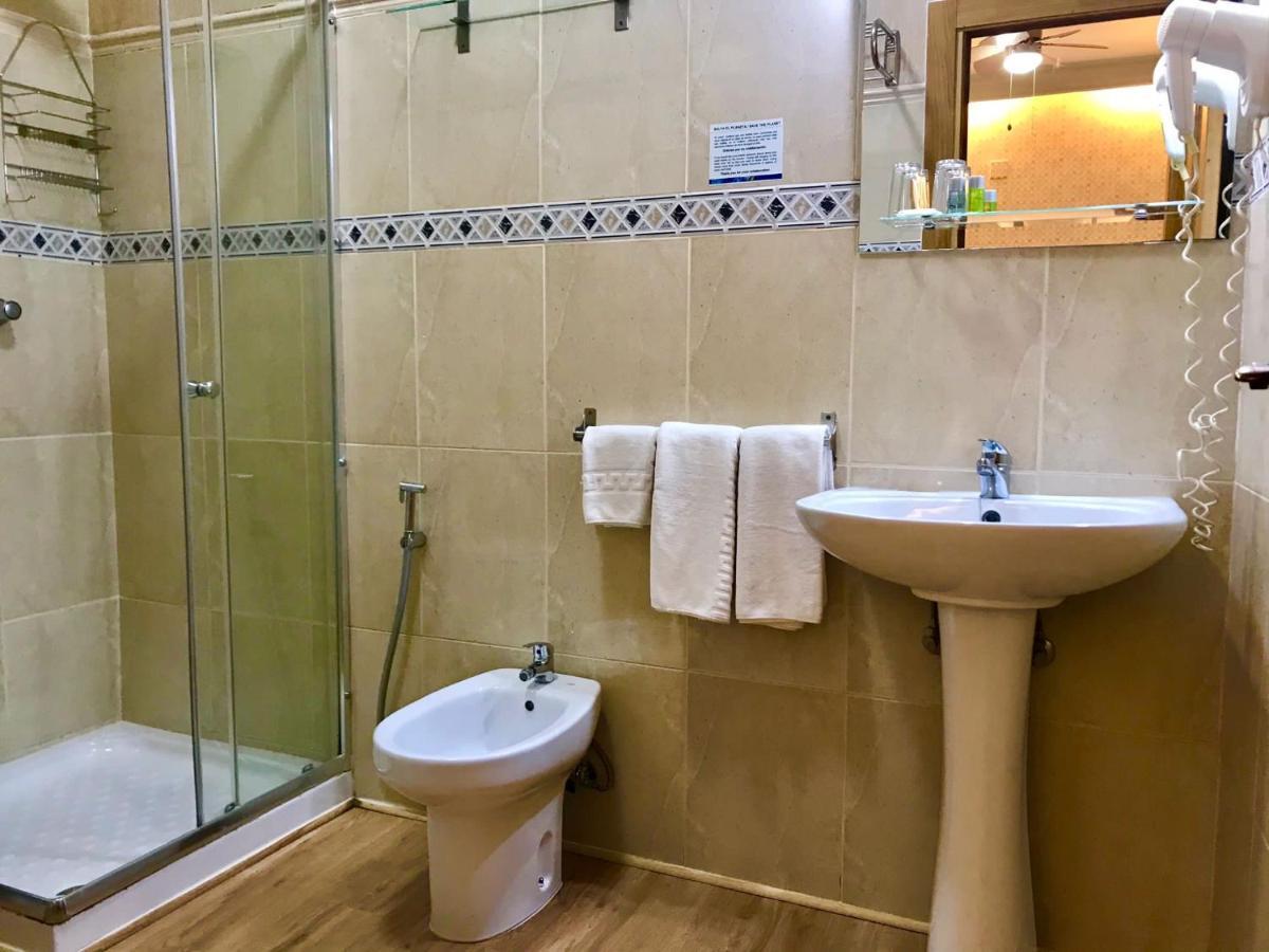 Comfort Triple Room with Shower