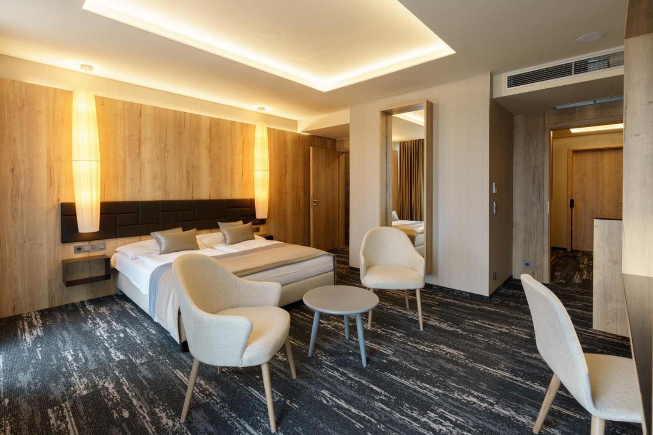 Maisonette (2 Adults + 2 Children)