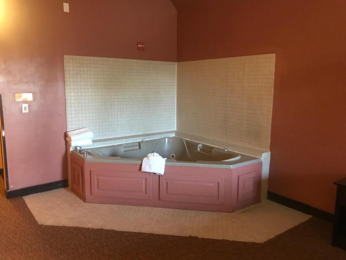 Suite with Hot Tub