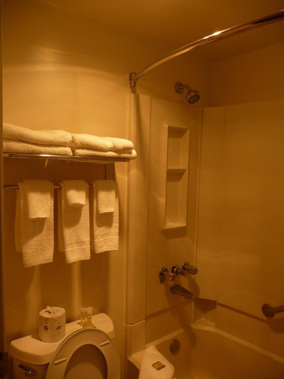 Queen Room - Non-Smoking
