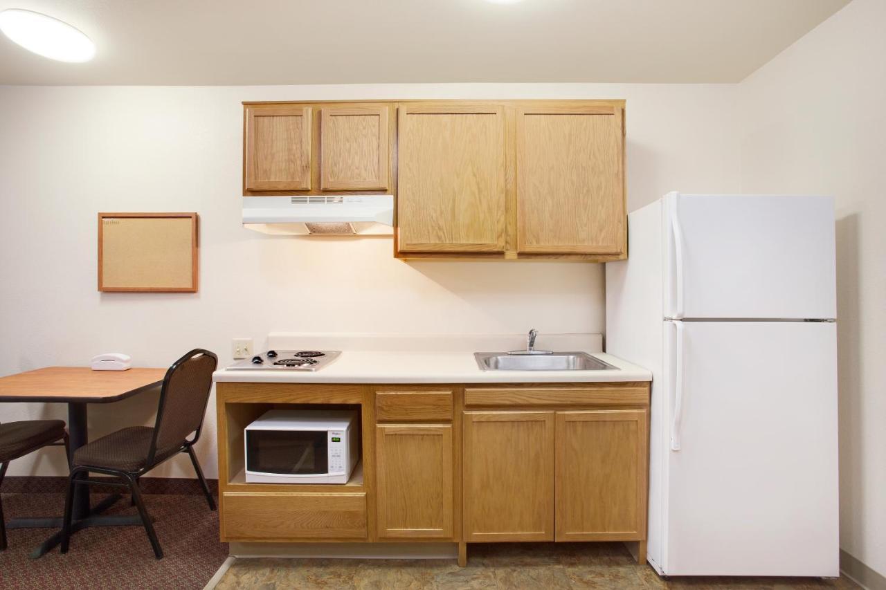 Efficiency Queen Room - Accessible/Non Smoking