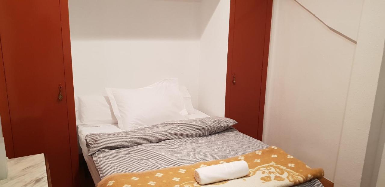 Single Room Private Bathroom