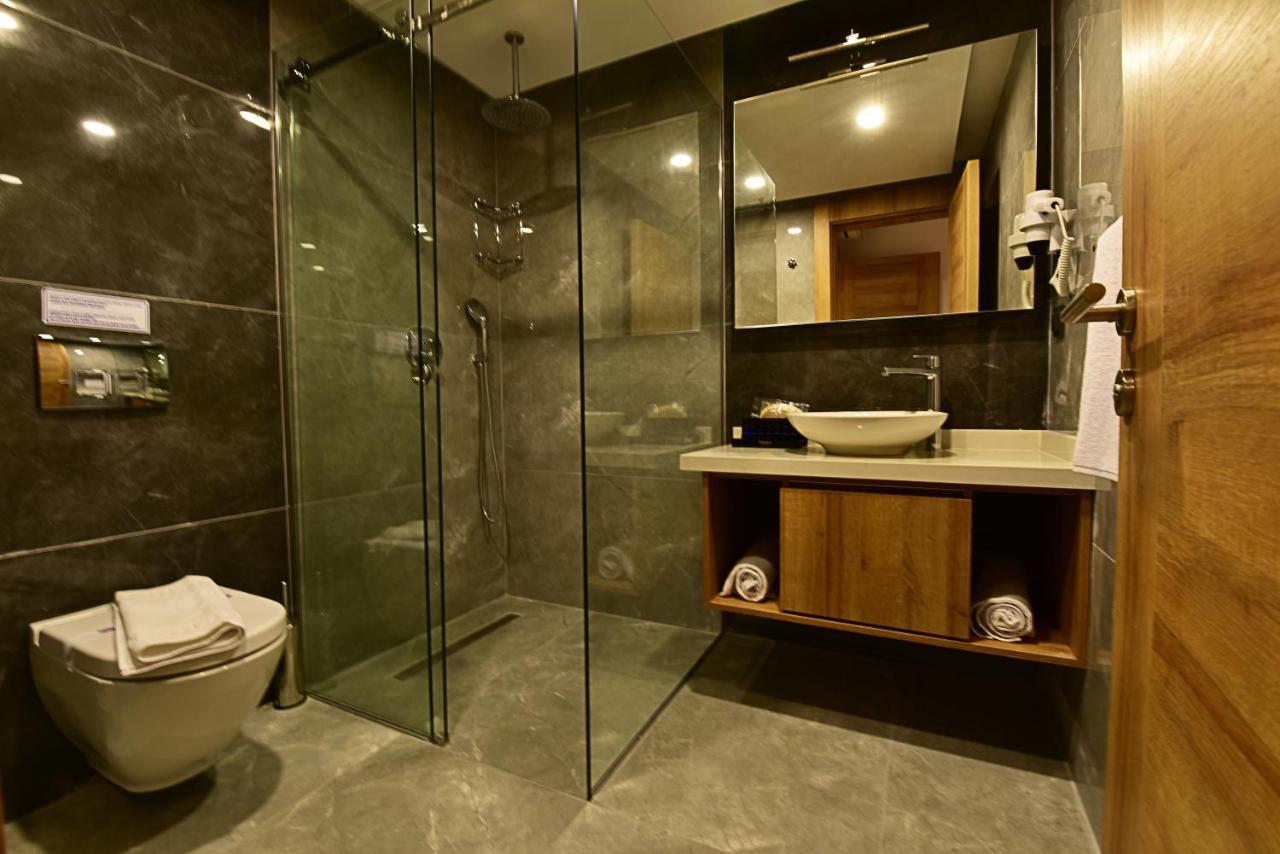 Three Bedroom Apartment Pool View