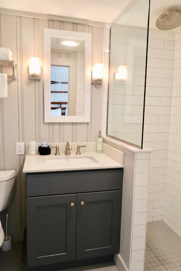 Deluxe Double Room Bath