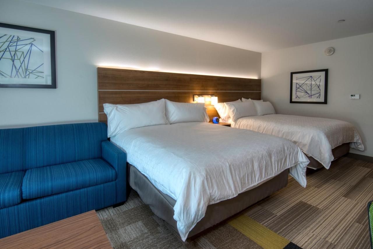 Standard Room with Two Queen Beds