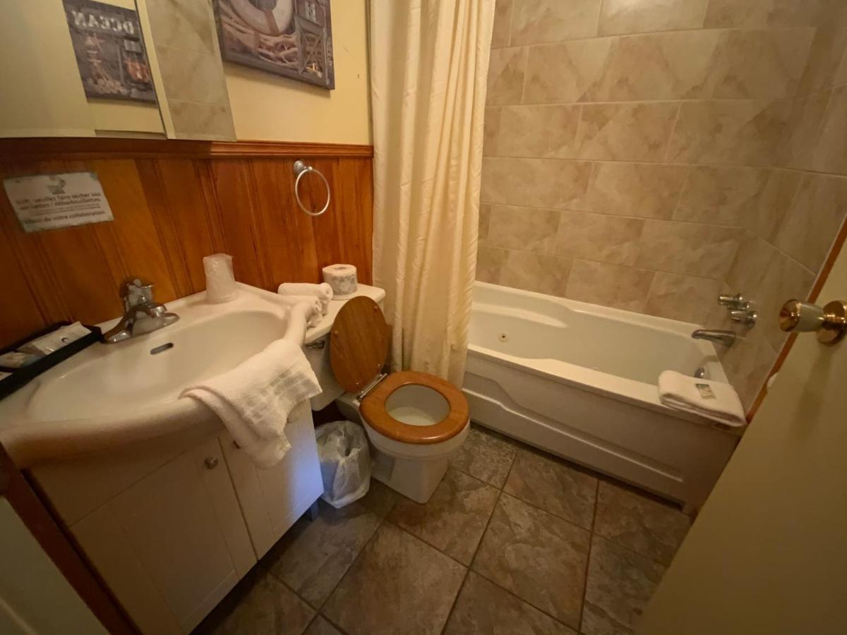 Superior Room with Two Double Beds and Parking View