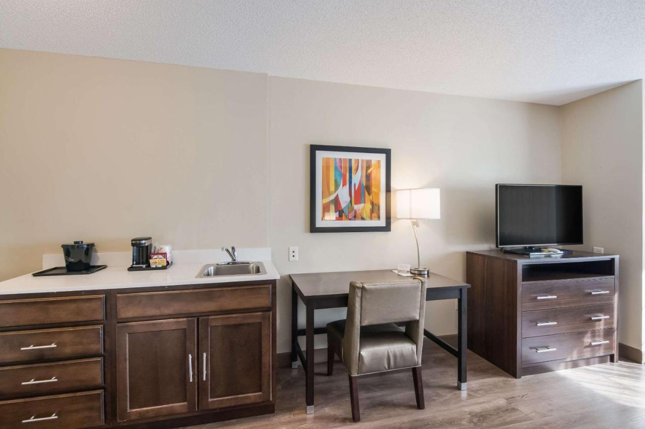 Queen Suite with Two Queen Beds - Non Smoking