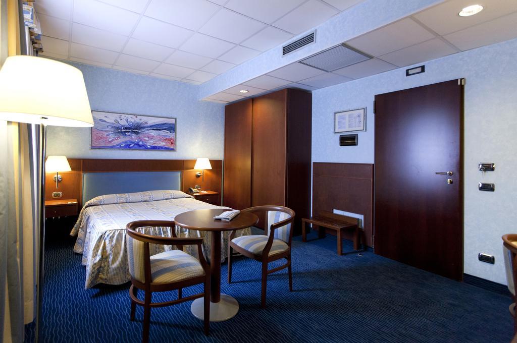 Double Room,109839759:JPEG