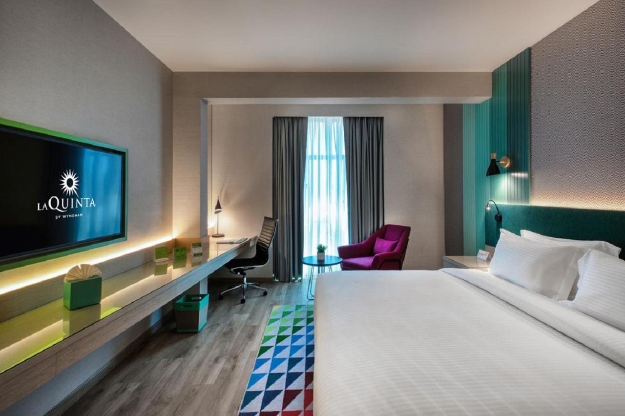 Deluxe Room King Bed Complimentary Transfer to La Mer Beach Dubai Mall or Burj Khalifa Metro Station,1187703268:JPEG