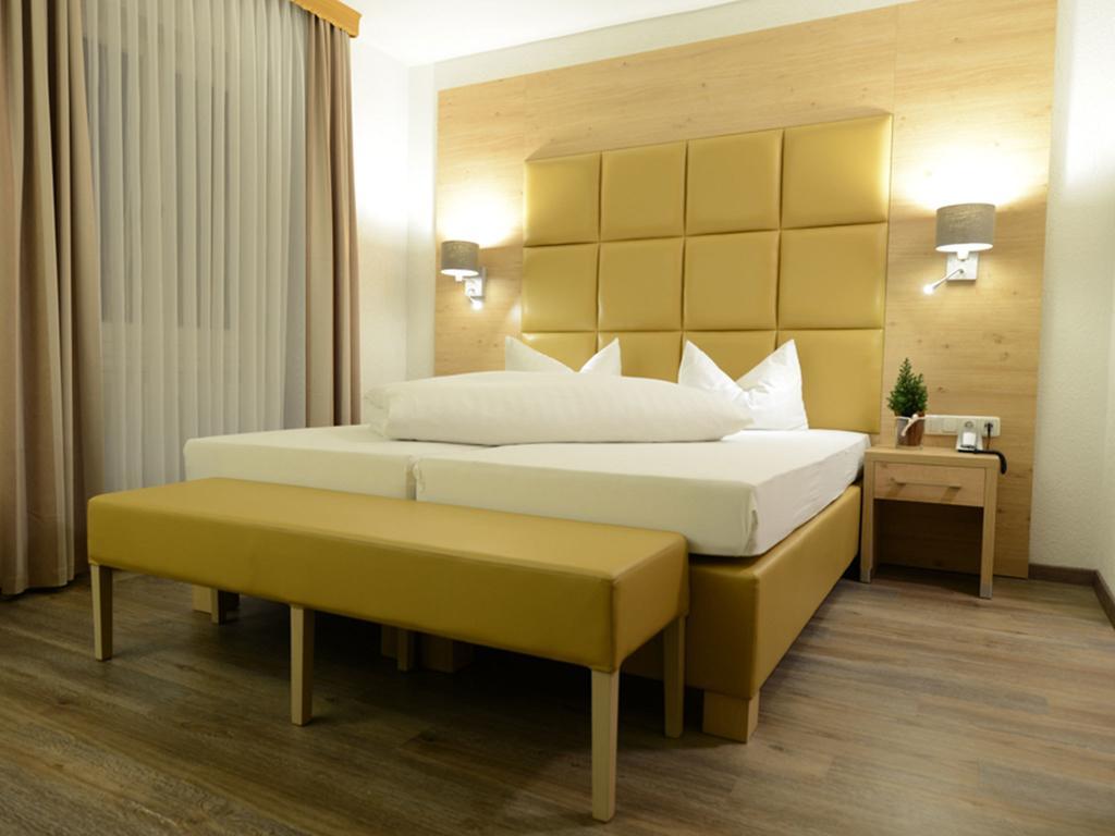 Standard Double Room,109900152:JPEG