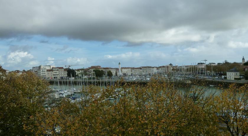 Chambre Double (4ème Étage sans Ascenseur) - Côté Port