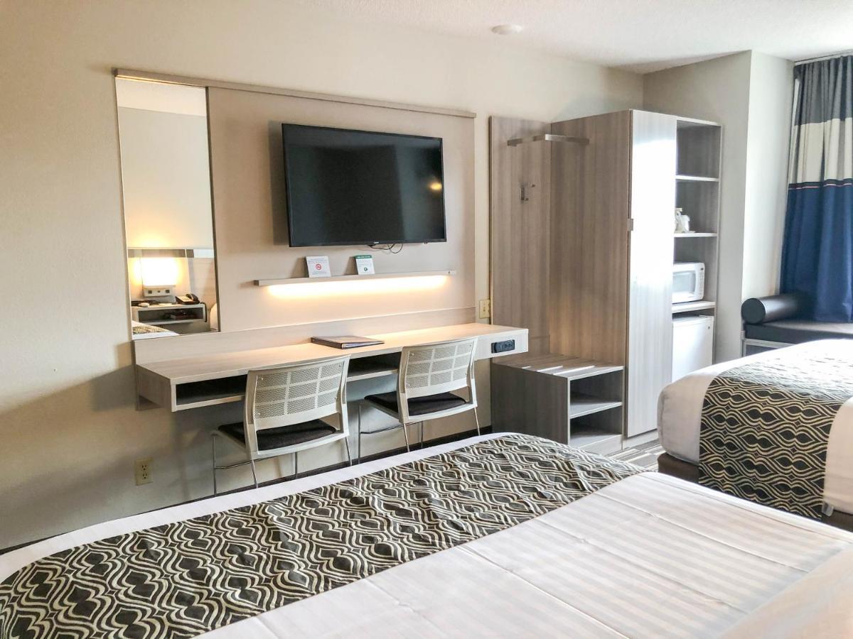 Deluxe Queen Room with Two Queen Beds- Disability Access - Non-Smoking