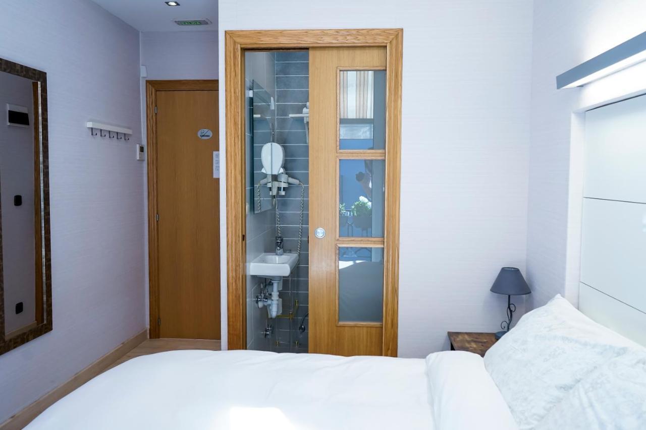 Single Room Private Bathroom
