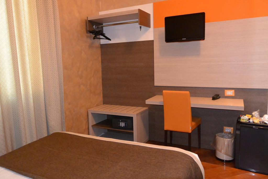 Small Double Room,117146716:JPEG