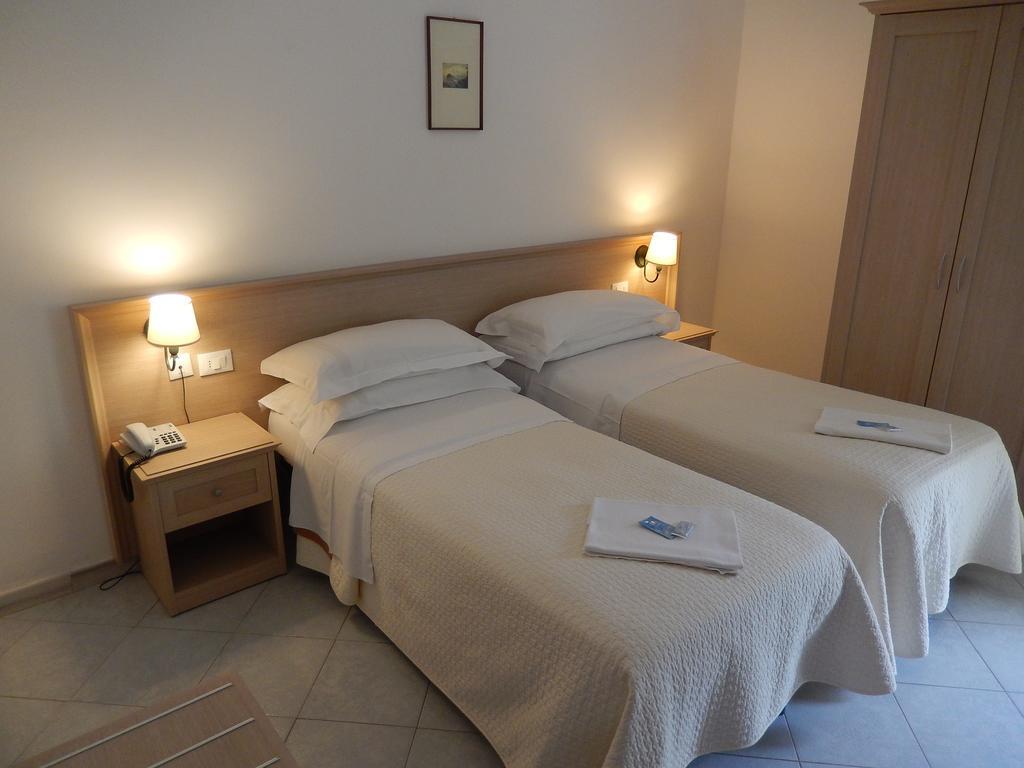 Standard Double Room,615245640:JPEG