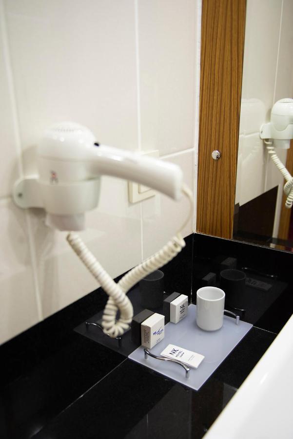 Dreibettzimmer mit Badewanne