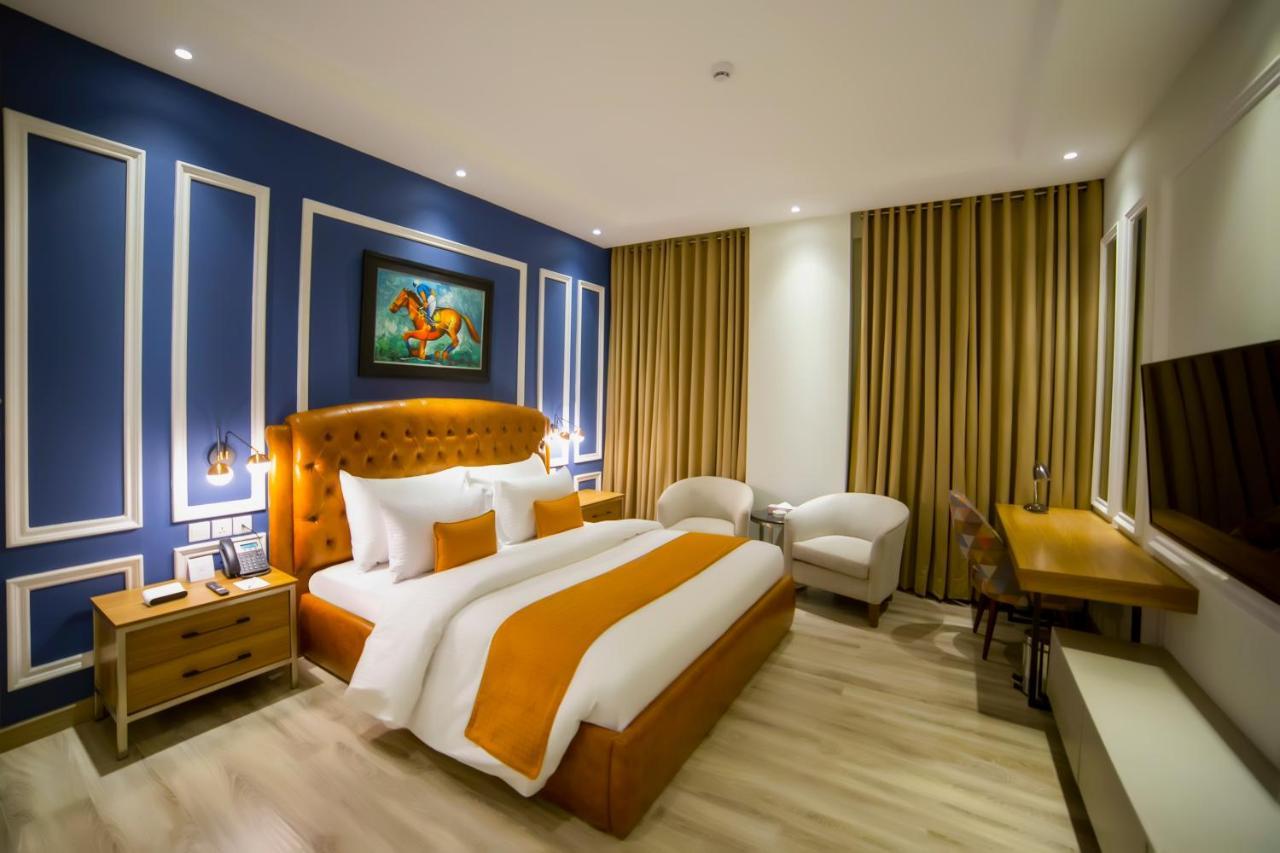 Executive King Room with One King Bed and City View