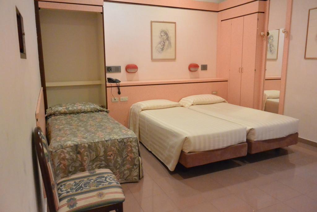 Standard Triple Room,110207370:JPEG