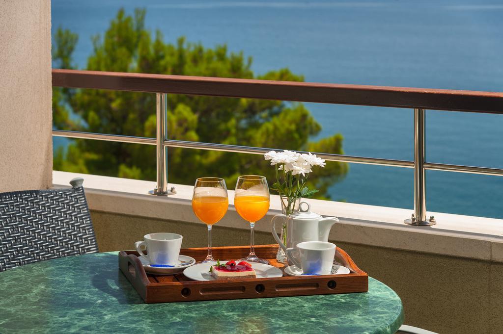 Double or Twin Room with Side Sea View
