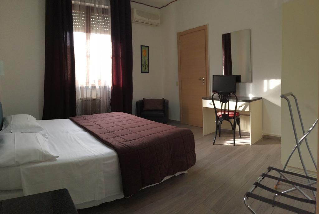 Doppel- oder Zweibettzimmer