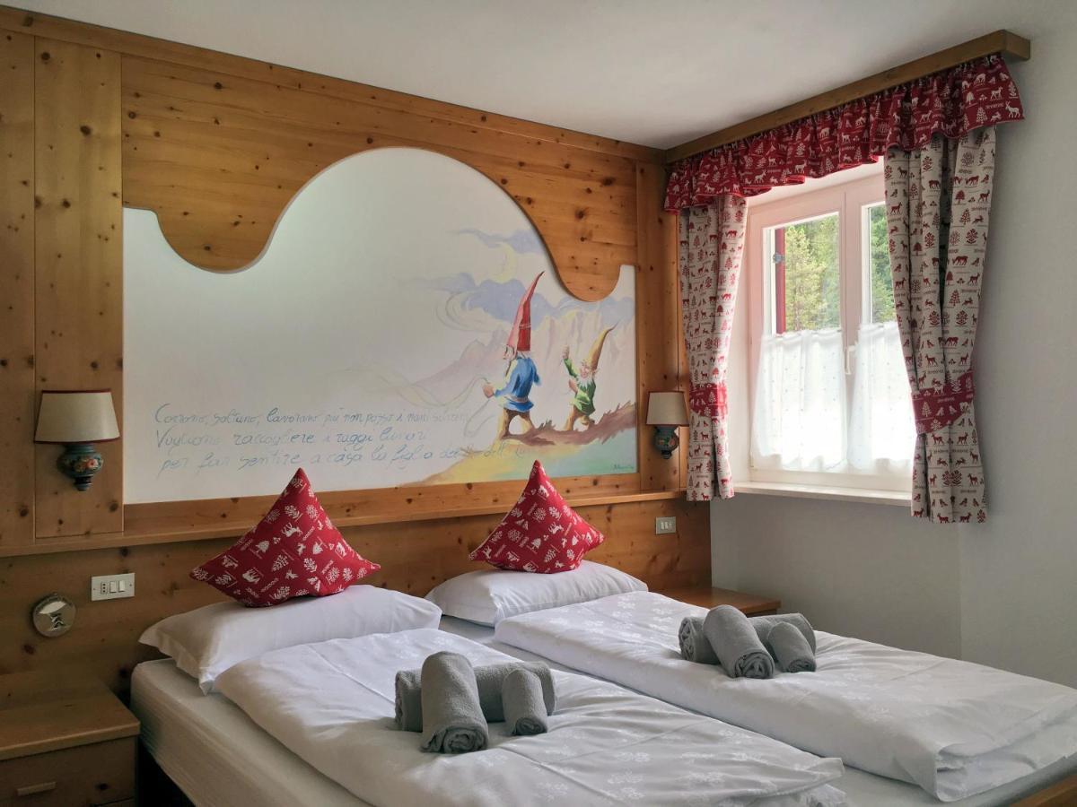Dreibettzimmer mit Badewanne