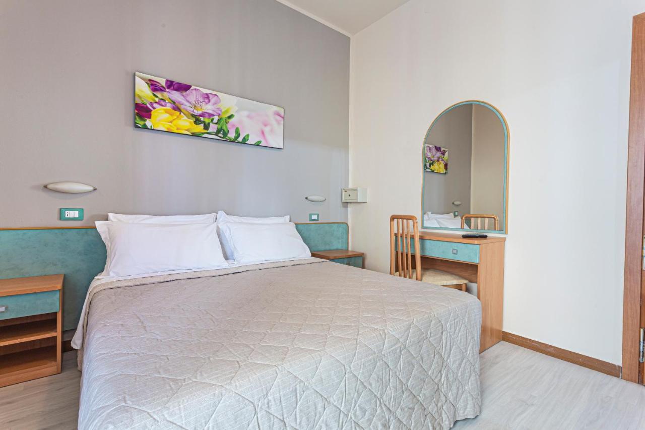 Standard Double Room,1111248849:JPEG