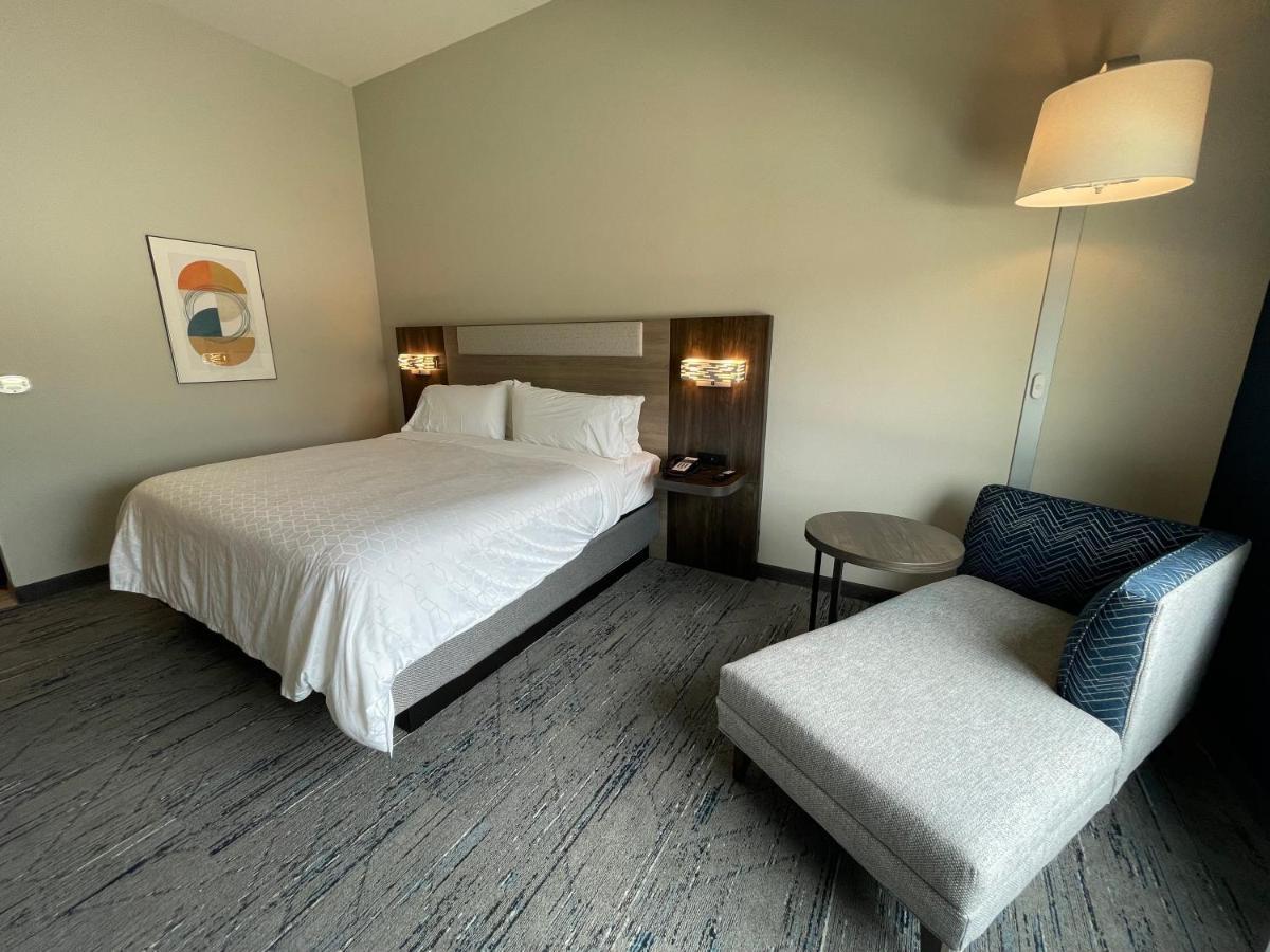 Standard King Room with Walk-In Shower