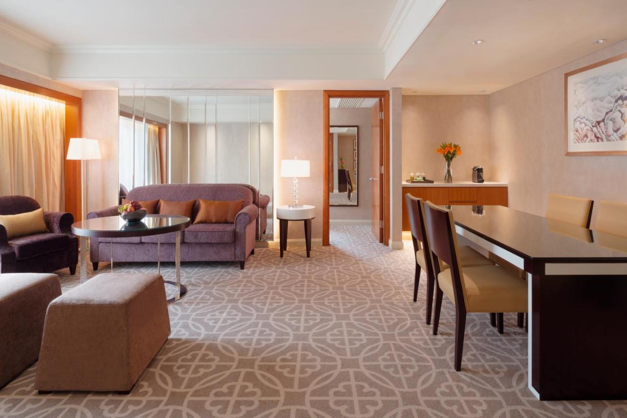 Two-Bedroom Family Suite 1 King Bed & 2 Twin Beds,1212752929:JPEG