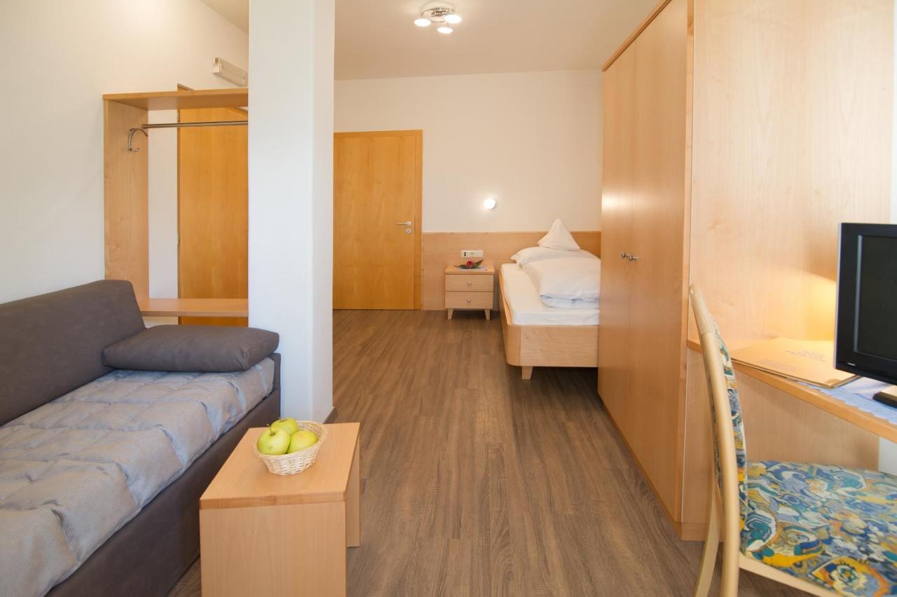 Einzelzimmer mit Balkon