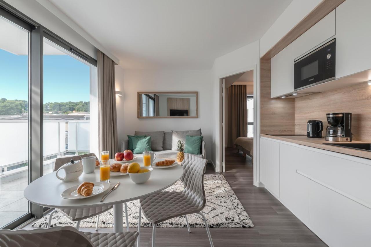 One-Bedroom Apartment,1119761895:JPEG