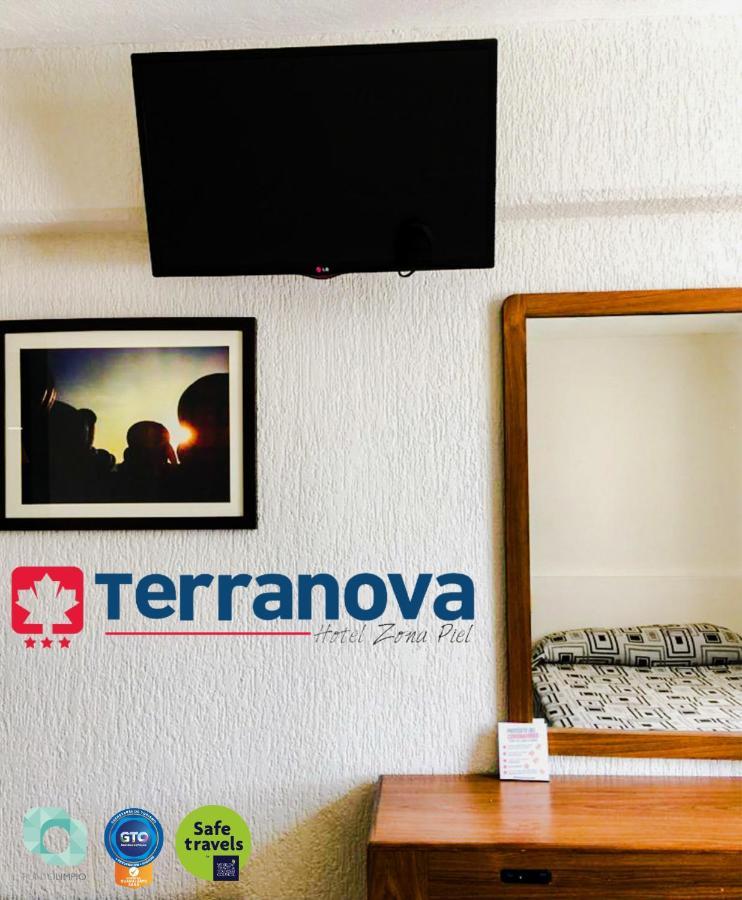 Habitación con cama grande
