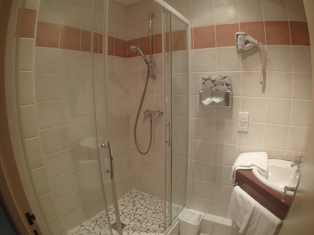Double Room,402537810:JPEG