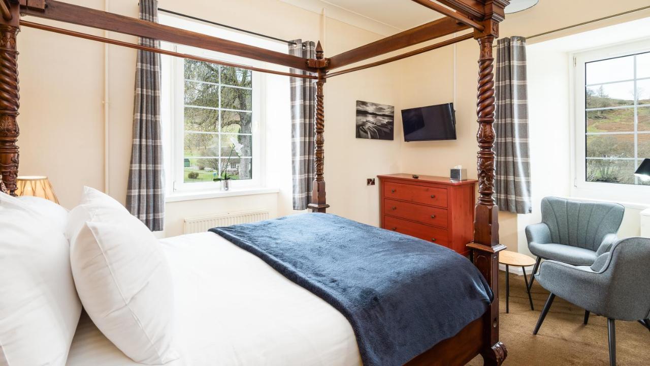 Four Poster Room with River View