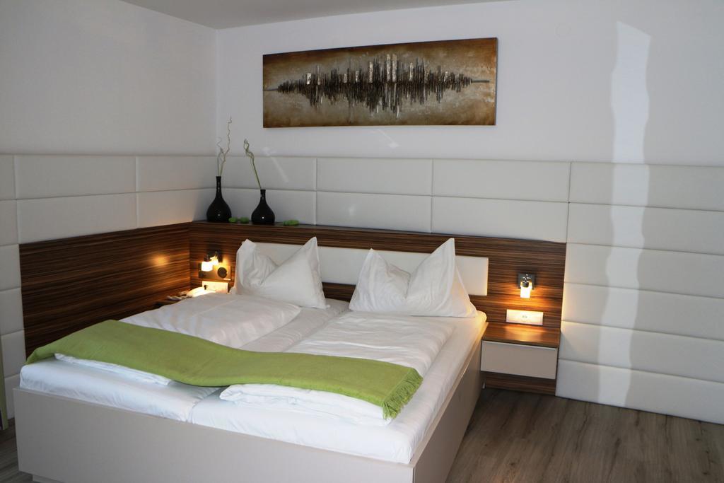 Doppel- oder Zweibettzimmer